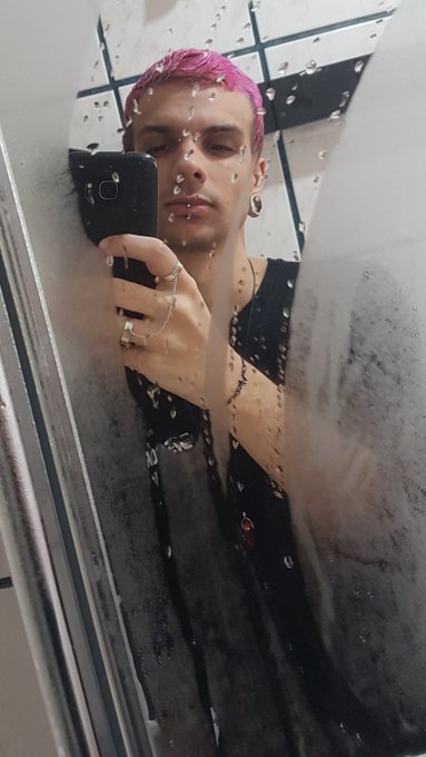 De uma &eacute;poca onde tomar banho n&atilde;o parecia uma tortura! https://t.co/ZiFCC2L5qH<a href="/tag/novafotodoperfil"class="tags"><span>#novafotodoperfil</span></a>