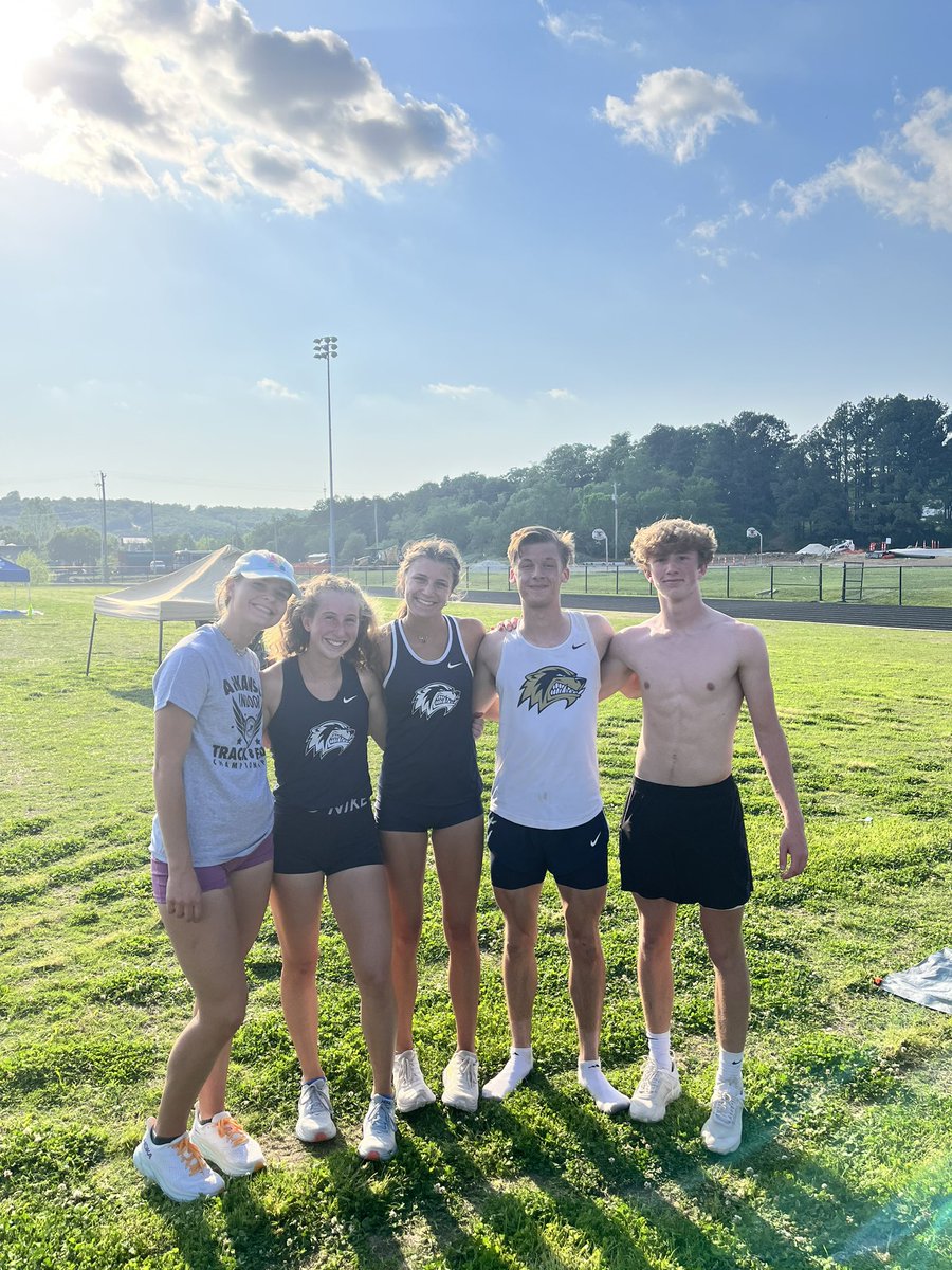 Wolverine_Track's tweet photo. These kids competed great on day 1 of the Decathlon and Heptathlon!!! @AlexTAnd35 is sitting in 3rd @EthanGrigg06 is sitting in 22nd with his strong events ahead of him. Savannah Carrigan is sitting in 8th and Bessie Swoboda in 25th, 81 girls and 72 boys https://t.co/UW1uWSCD0f
