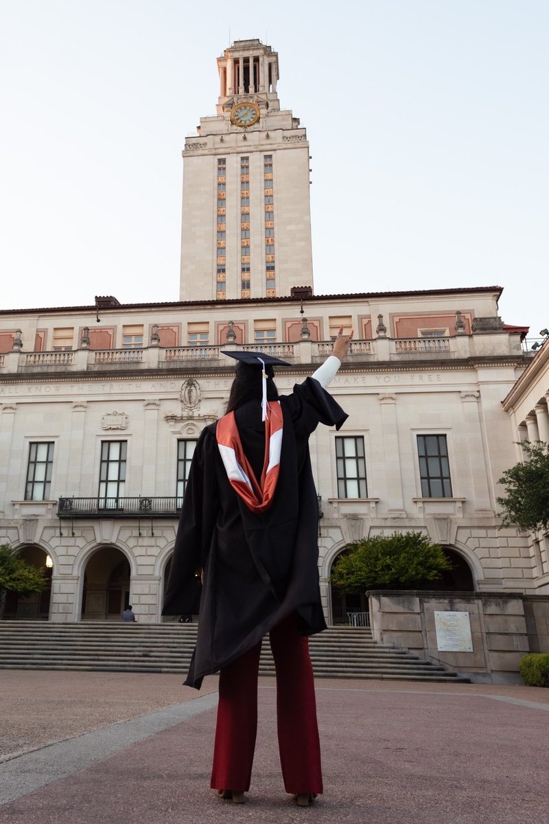 lookitsmara's tweet photo. I don’t know about you, but I’m feeling Class of 2022! 🎓🤘🏽🍾 She’s educated af!
UT ‘22 M.A Advertising ✨
#UTAdGrad #MoodyGrad #EducatedAF
📸: @giselle_alxndra https://t.co/KvZBwBwEci