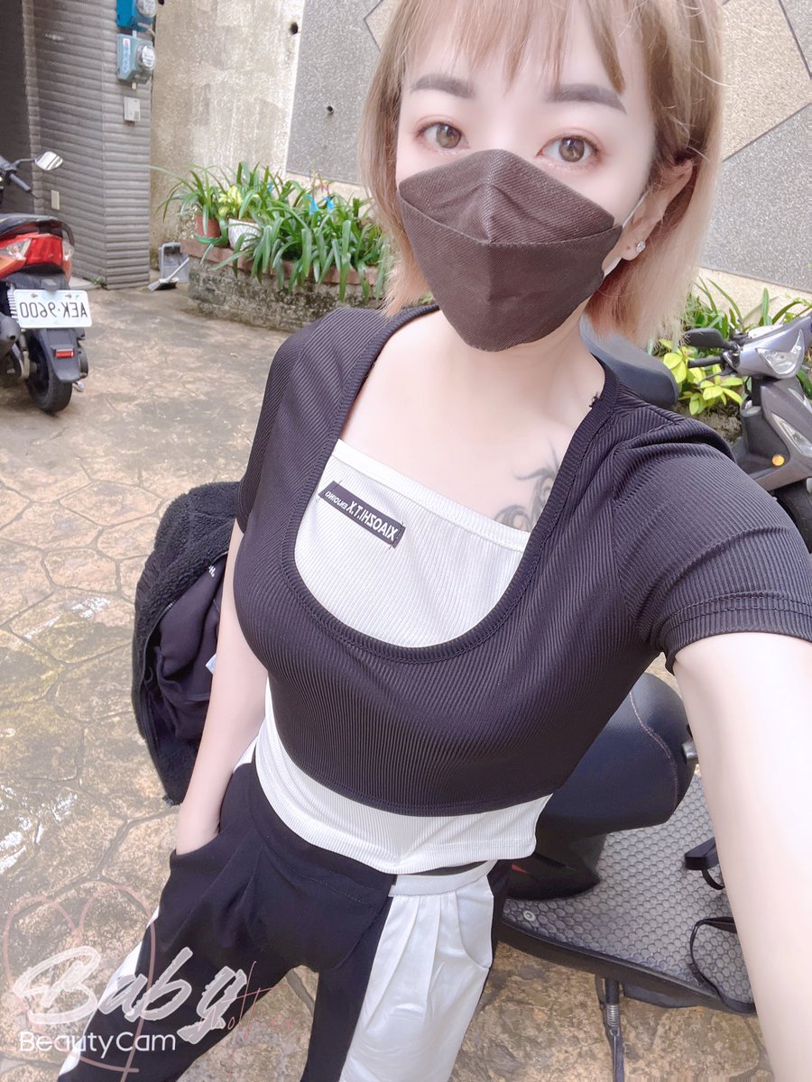 上班囉！心在累日子一樣要過，但我相信總有一天會遇到對我好的人而不是垃圾人。😌 https://t.co/tRwtp8tLRp