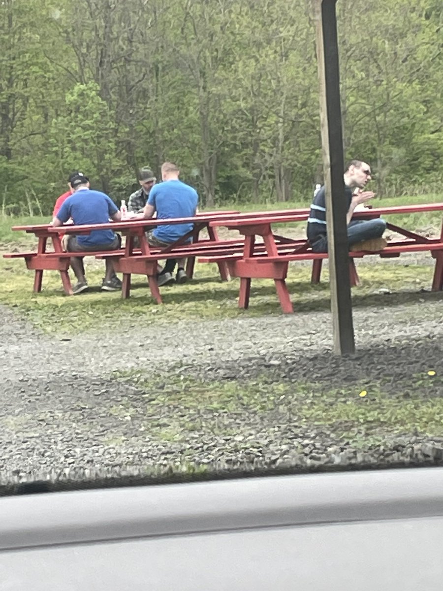 froknowledge's tweet photo. #pullupAlert 😳 #conklin Decent little BBQ shack. The empty lot is actually an OPEN mart. Town looked down trodden. Except for the baseball fields. And even stopped by the golf club. Walked thru dollar general w/ no cart. They gave 0 phuks. The alcoholism was in the air. https://t.co/DnR6j7NT8W