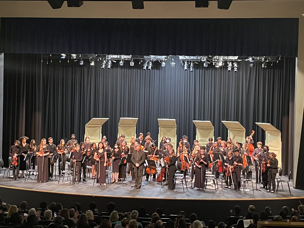 TWaeckerleMHS's tweet photo. Concert and Chamber Orchestra did a great job tonight at their spring concert!! @MHSOrchParents @MarquetteStangs https://t.co/0Ac3GzC5jI