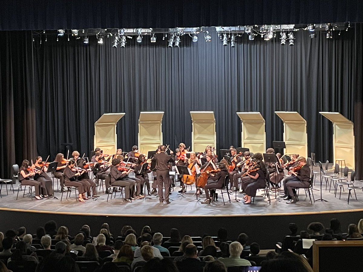 TWaeckerleMHS's tweet photo. Concert and Chamber Orchestra did a great job tonight at their spring concert!! @MHSOrchParents @MarquetteStangs https://t.co/0Ac3GzC5jI