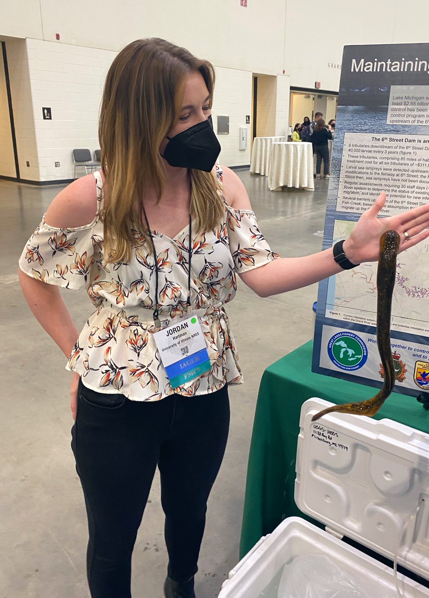 I got kissed by a sea lamprey today at #JASM22! Such a cool and interactive way to learn about sea lamprey in the Great Lakes from <a href="/LampreyControl/">GLFC</a>