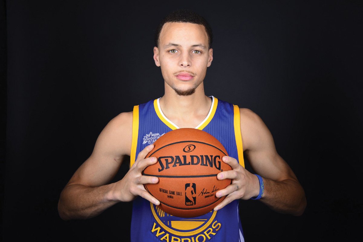 Steph Curry is nearing billionaire status 👀

He earns over $90M a year and is building an empire off the court.

THREAD: Curry's 5 best investments
(and why Nike passed on him)