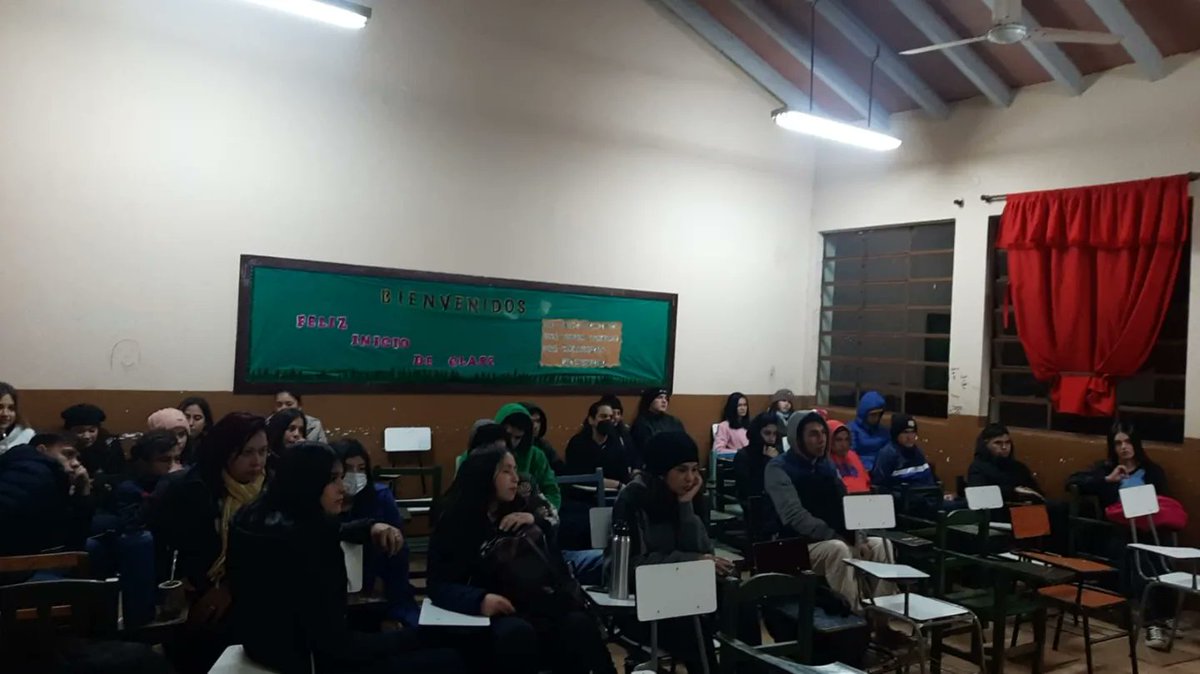 redescoolpy's tweet photo. Tuvimos una super charla sobre el #AcosoEscolar #Bullying con los alumnos turno Noche Colegio Ciudad Nueva. 💪🙌 https://t.co/wKBmQtc6Uw