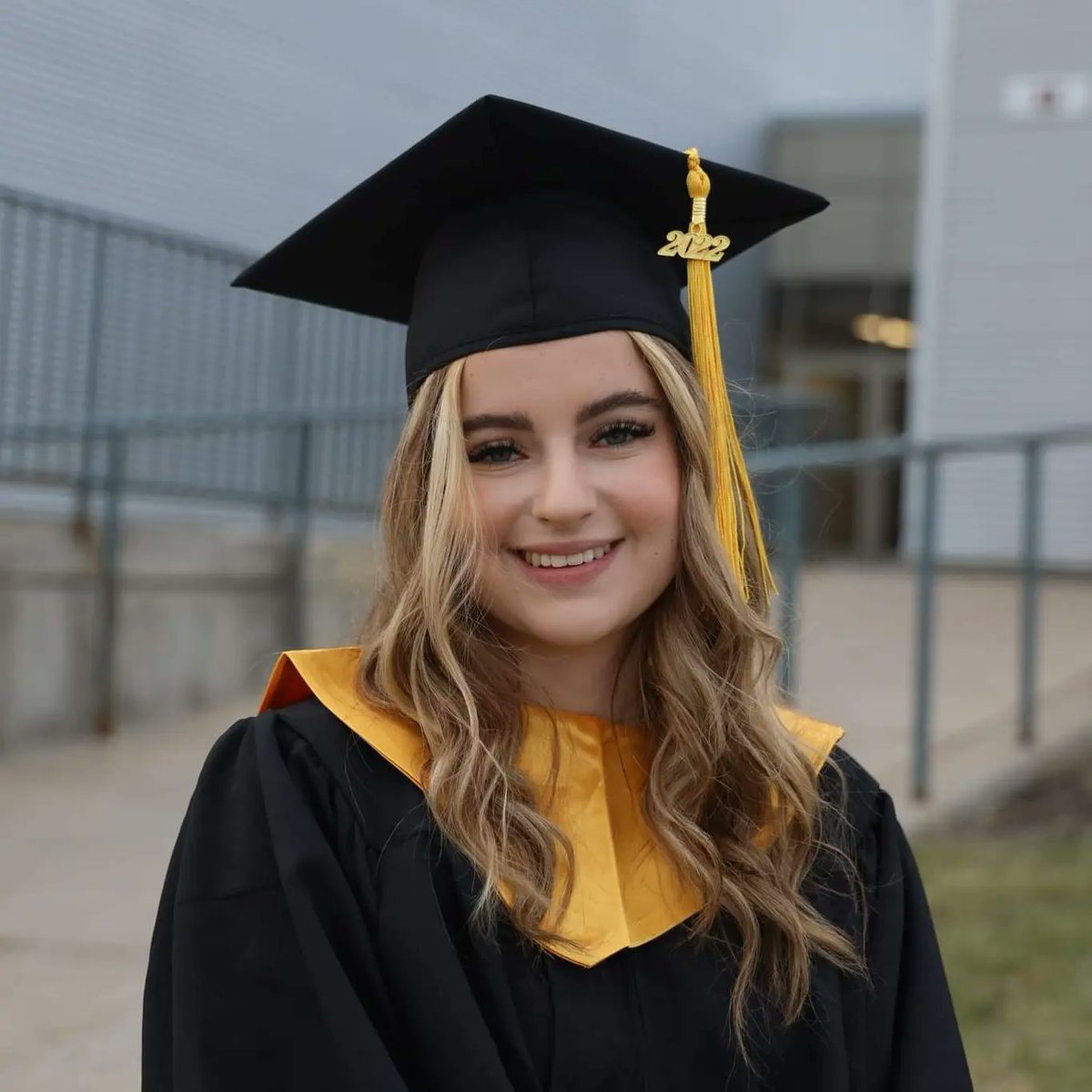 mkendel599's tweet photo. My beautiful daughter getting ready for Grade 12 graduation 😍 #graduation2022 https://t.co/SN3zrOuQod