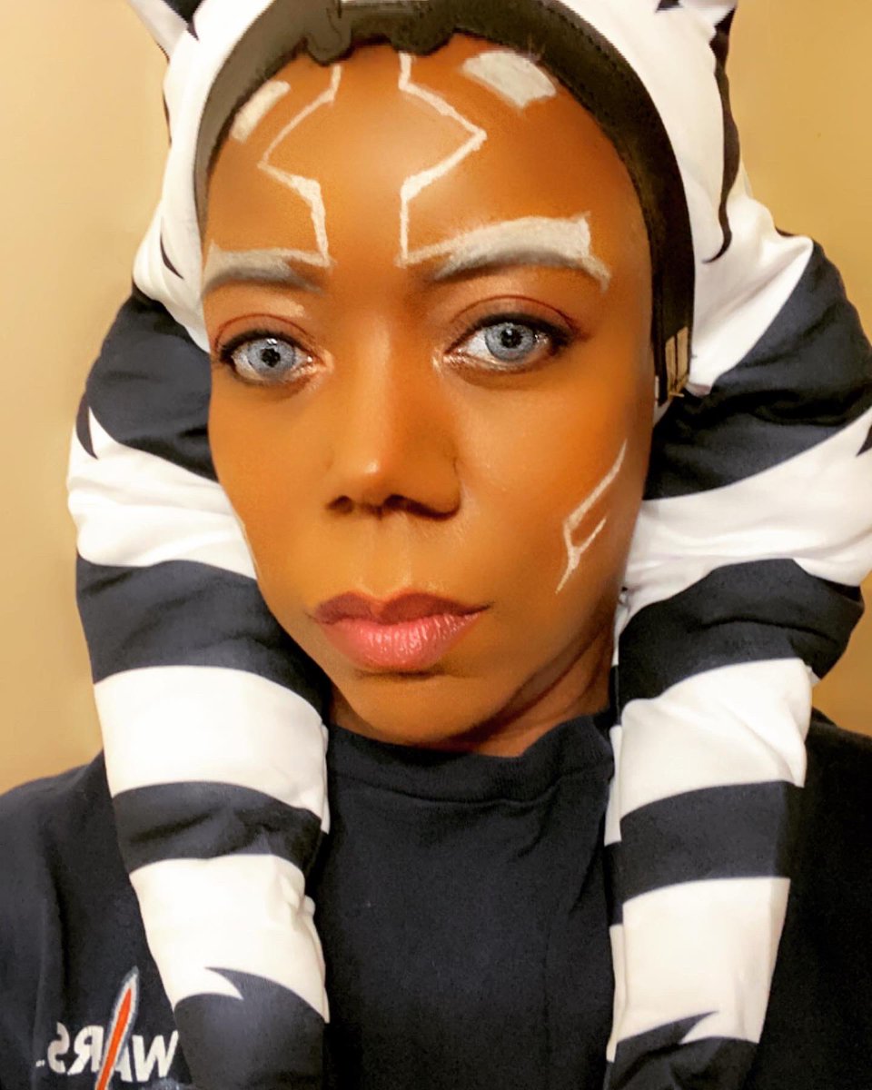 LadyLavnder's tweet photo. Just another day… love this cosplay! #AhsokaTanocosplay https://t.co/9LqihGhlSI