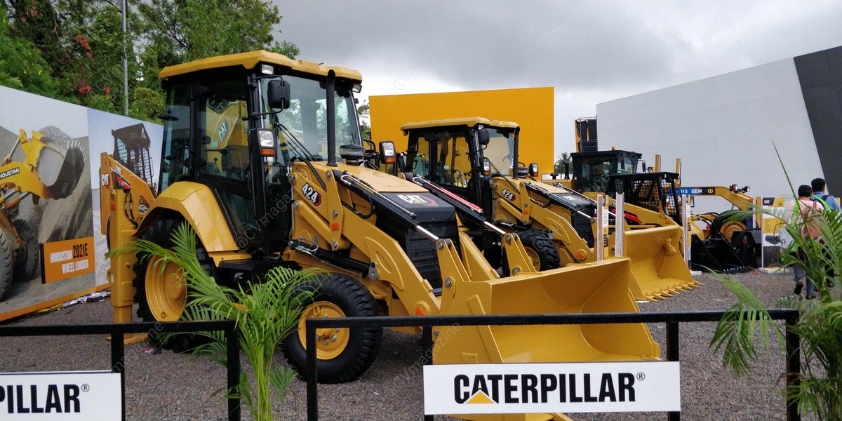 CVmagazine's tweet photo. At the Caterpillar stall, these machines are massive!! 
- In our recent issues we covered the mobile service van offered by CAT
- One machine along with the Excavator is scheduled for launch soon
@CaterpillarInc
@CII_Excon 
#cii #Excon2K21 #construction #excon22 #excon21 https://t.co/2zkwqFLjO7