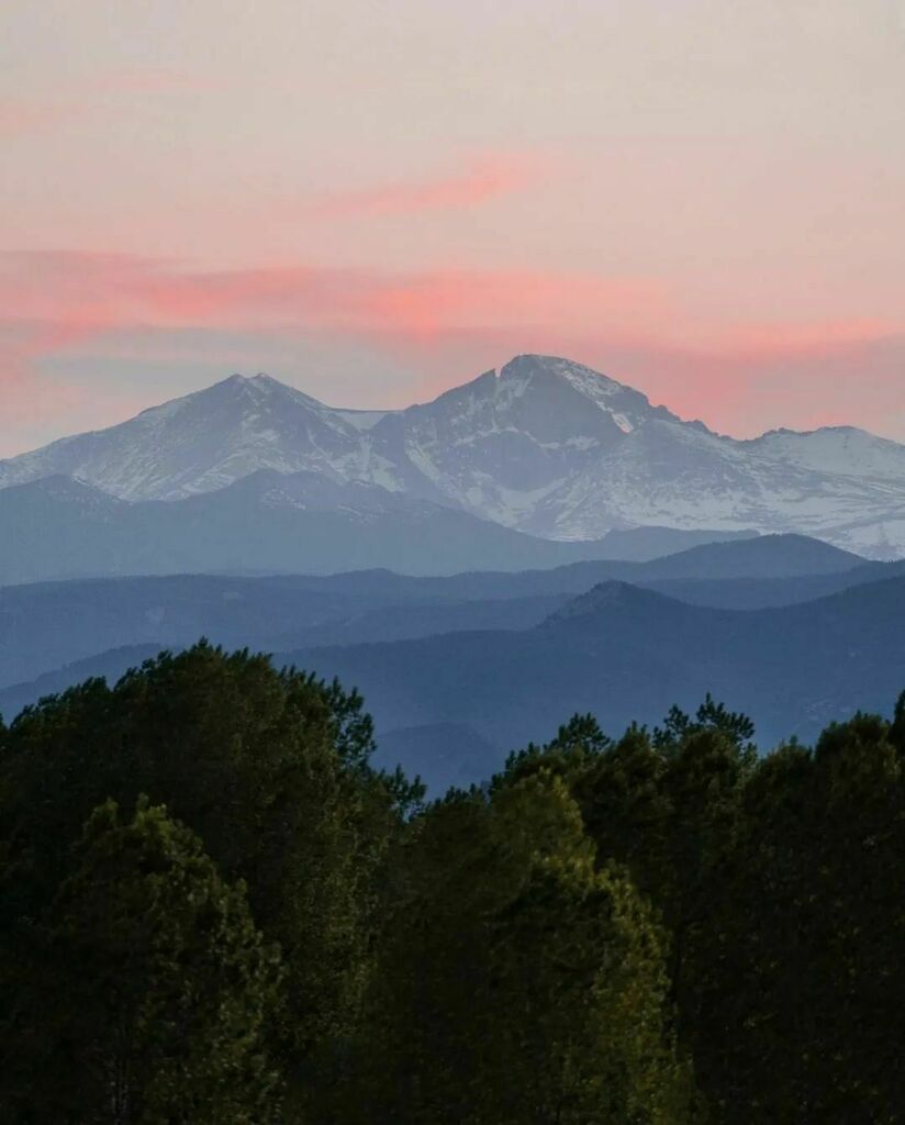 VisitFtCollins's tweet photo. A beautiful Fort Collins spring mountainscape captured by @matt_primising. We love to see the lightly snow capped mountains up against the cotton candy skies with lush foliage beneath.
📷 @mattgrandbois
#lovefortcollins #visitfortcollins #visitftc… https://t.co/426nLKARIC https://t.co/OzUesFlfyG