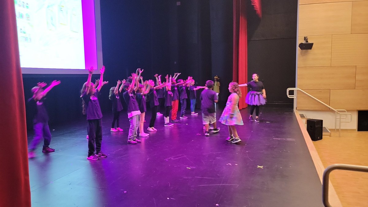 OakbrookAcadArt's tweet photo. 3rd grade Puptastic!  Wow! Such hard working students and teachers with such delightful success!!  @mrsywayne #oakbrookvapa @mslaforteza https://t.co/XGLs44GoB6