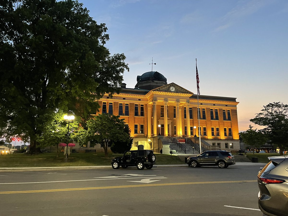 The <a href="/LimestoneCounty/">Limestone County, AL - Gov’t</a> Courthouse celebrates the <a href="/AHSSoftball6/">AHS Softball</a> STATE CHAMPIONSHIP tonight in its #AthensProud #GoldenEagle gold lighting program!

<a href="/AHSAAUpdates/">AHSAA</a> <a href="/omwhitmireTV/">Olivia Whitmire</a> <a href="/MoCarterFOX54/">Mo Carter</a> <a href="/CarlPratherWAFF/">Carl Prather</a> <a href="/NolanKnightJr/">Nolan Knight 8Sports</a> <a href="/MaxCohan/">Max Cohan</a> <a href="/JonahKarpTV/">Jonah Karp</a> <a href="/aldotcomPreps/">AL.com H.S. Sports</a> <a href="/spann/">James Spann</a>