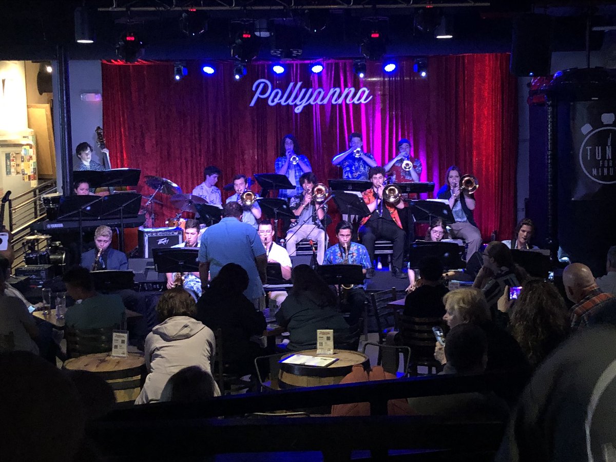 zenmasterbill's tweet photo. @StCharlesEast Jazz Workshop swinging hard on a Wednesday night! @PollyannaBrewCo https://t.co/cRnR0YHf7f