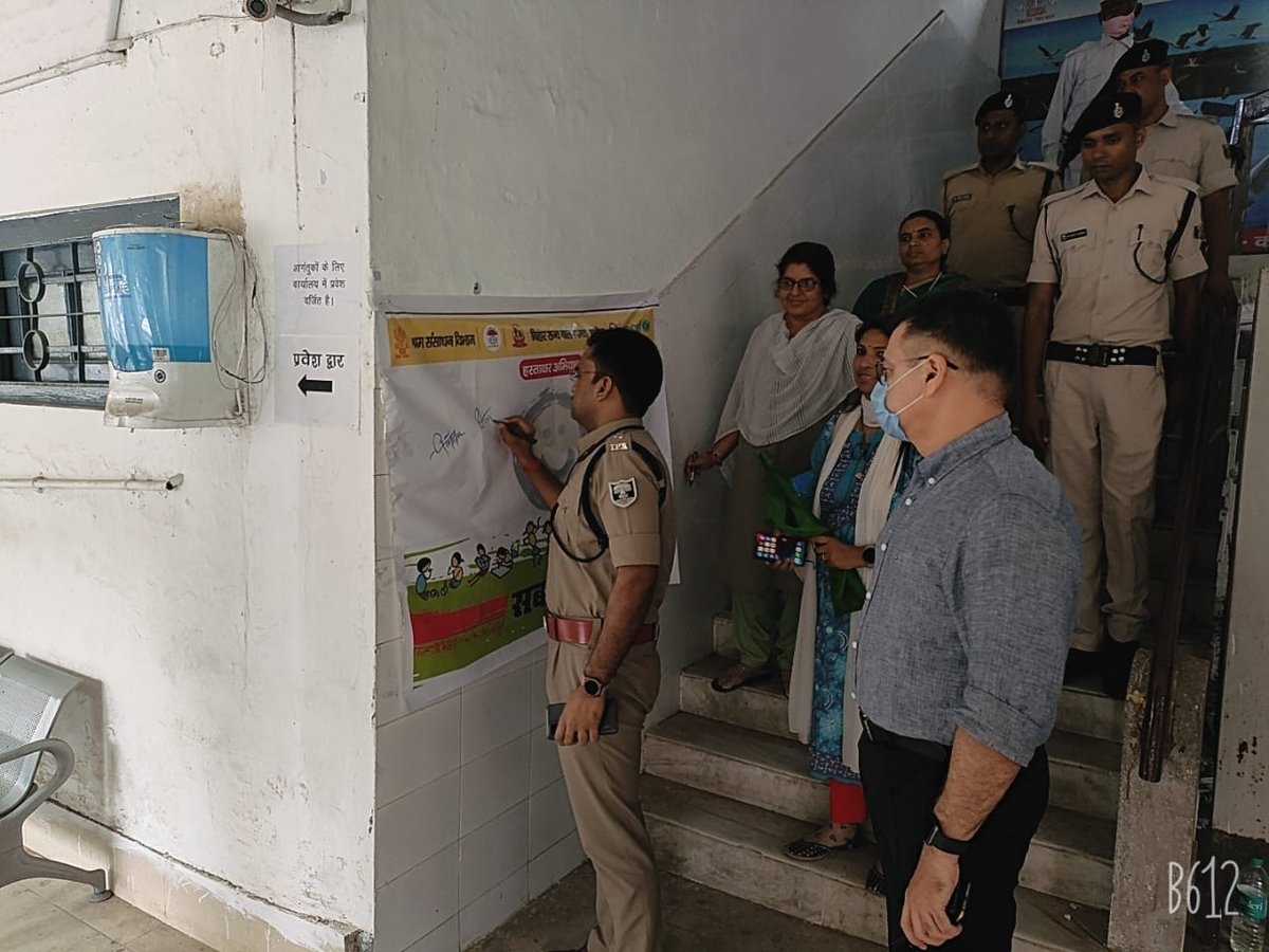 SBari83's tweet photo. On 17th May @DM_Katihar with @SpKatihar flagged off awareness campaign against #childLabour in the district in the presence of #ADCP #CWCchairperson #LabourSuperintendent #MahilaHelpline 
@saurabhiirm @ActionAidIndia @dastagiralig https://t.co/g6icaQzJqg