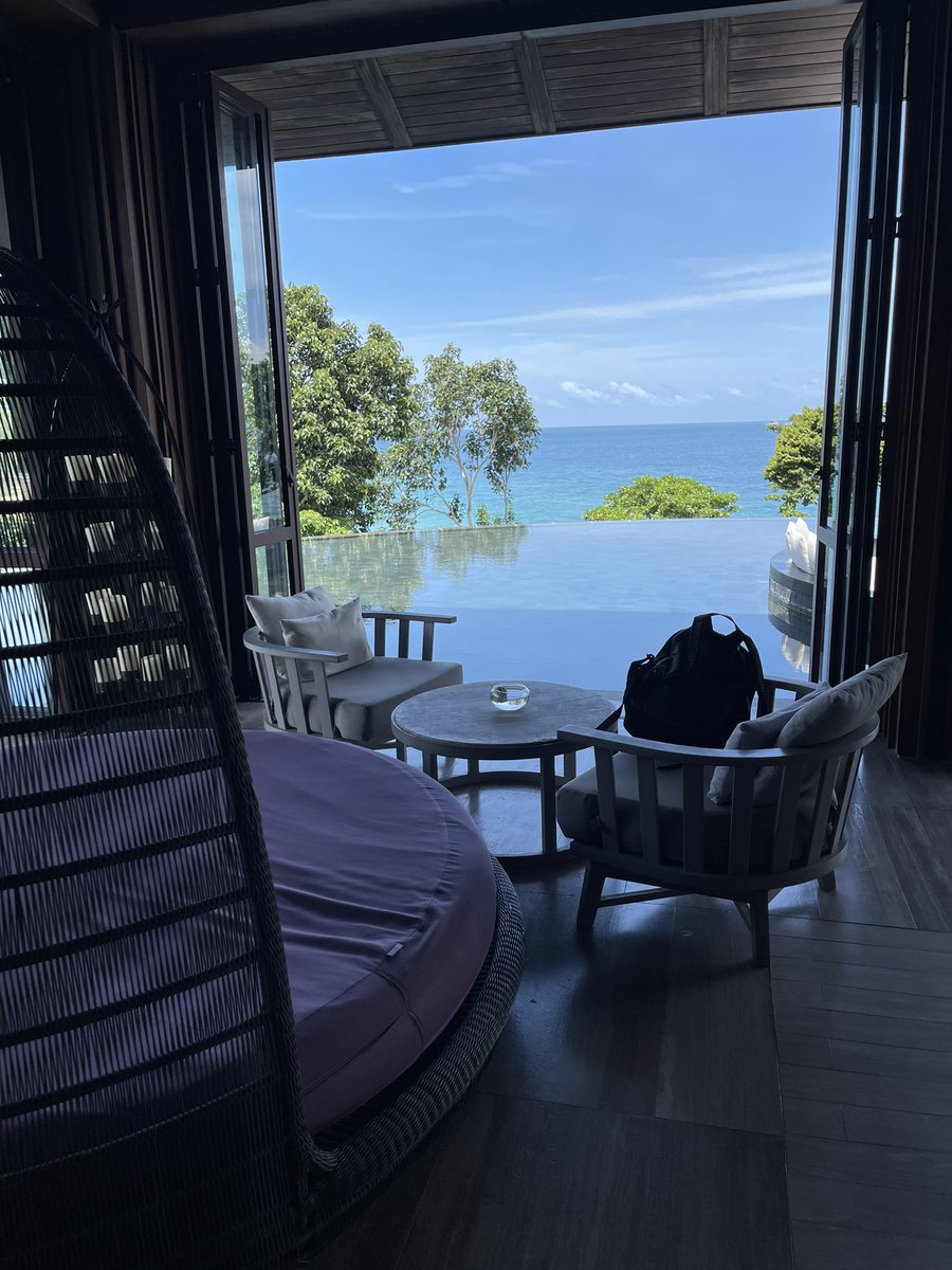 artbyvesa's tweet photo. Todays work station 🏝

#thailand #BitcoinForCorals https://t.co/8ZdGIZx7Pa