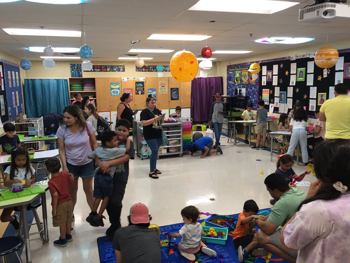 jhudon14's tweet image. Our Discovery Showcase was a HUGE success!!! A special THANK YOU to @KONAICE and @JochosDonChente for serving our families! @NISDLeonValley #LVESTEMLab @Ozobot #codeandgo #strawconstructors #marblerun #orbootinteractiveglobe @HEXBUG @LEGO_Group #stomprockets #force1scootdrone