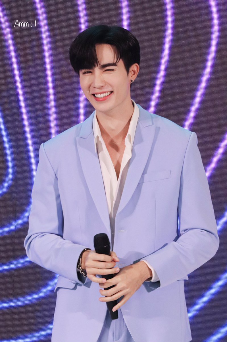 จากที่ตามพี่ซีมาครึ่งปี เรารู้เลยว่าเค้ารัก ฟค มากจริงๆ เราไปเจอพี่เค้ามาสายตาที่เค้ามอง ฟค คือรักมาก ภูมิใจมากจริงๆอยากจะบอกพี่ซีว่าพี่เป็นพลังใจ พลังบวกให้เราให้ทุกๆวันเลยนะ แค่เราเห็นพี่ยิ้มเราก็พร้อมจะทำทุกอย่างให้ได้พี่ยิ้มตลอดไป #ZeePruk <a href="/zee_pruk/">Z</a>