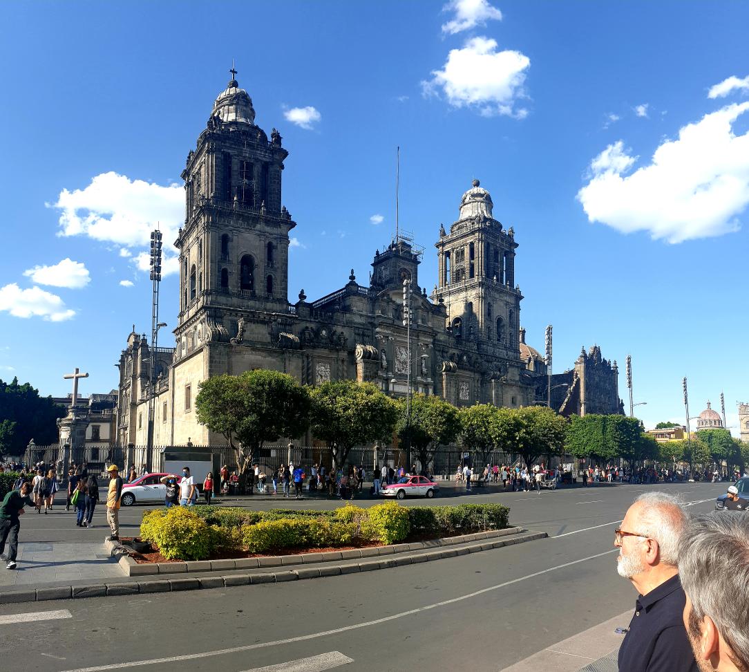 tenorvictor's tweet photo. De Ciudad de México a Toluca. Ahora grabando un cd al ensemble #ditirambo de Yurev Rivero con músicas de lo más interesante y una energía desbordante. Aún unos días para disfrutar de este maravilloso país. #quevivaméxico #grabacion #discos #vnstudio @GancedoSonia @VNmusica https://t.co/mCA4POe759