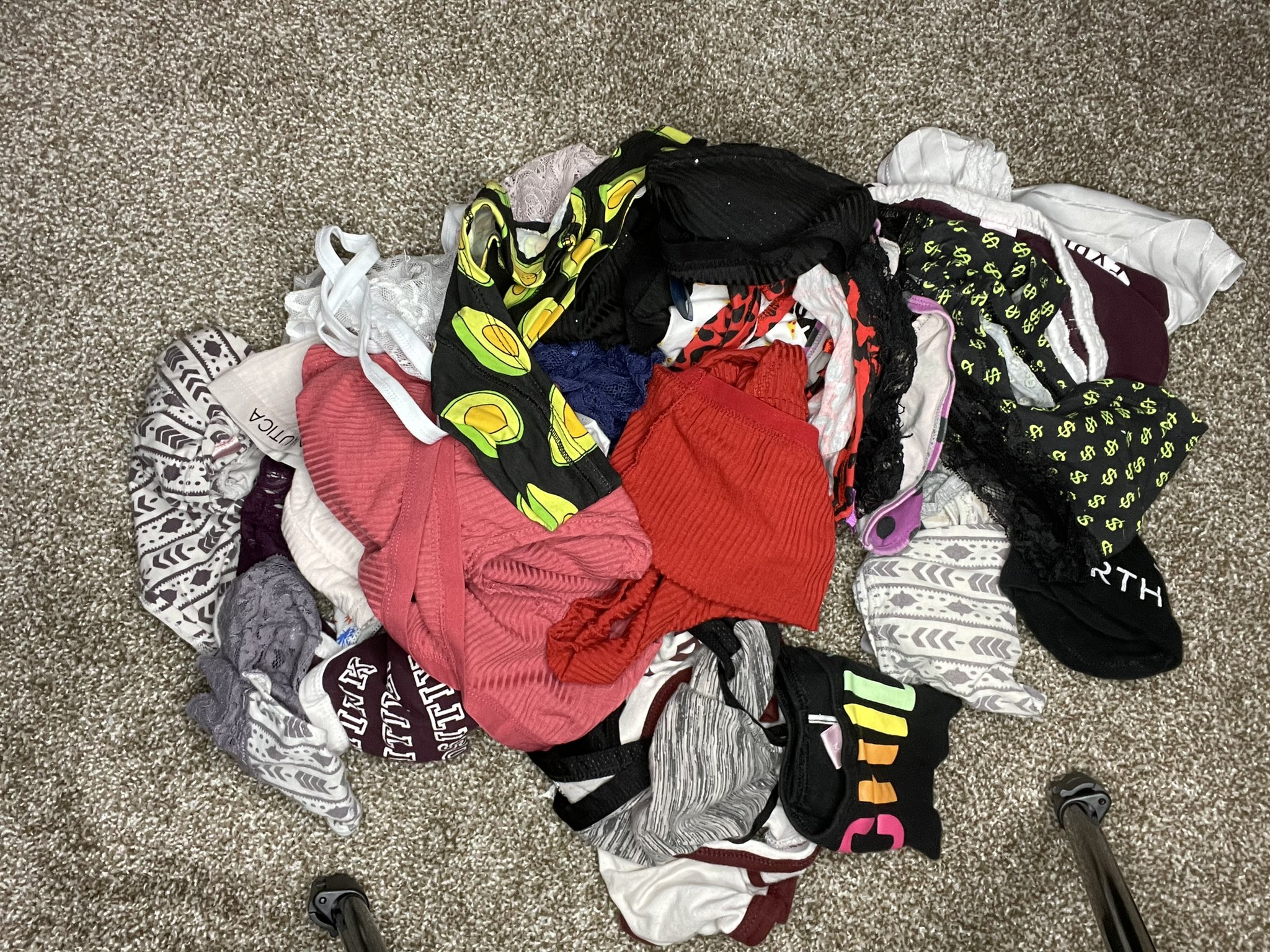 Hey everybody! I have lots of panties up for grabs! Thongs, g strings, bikinis, cheekies lots of different prints and materials! Prices vary by pair but I’m running a special right now $150 + shipping and you get all my panties for a week! I also have socks and nylons available! https://t.co/PVoGBHOX2I