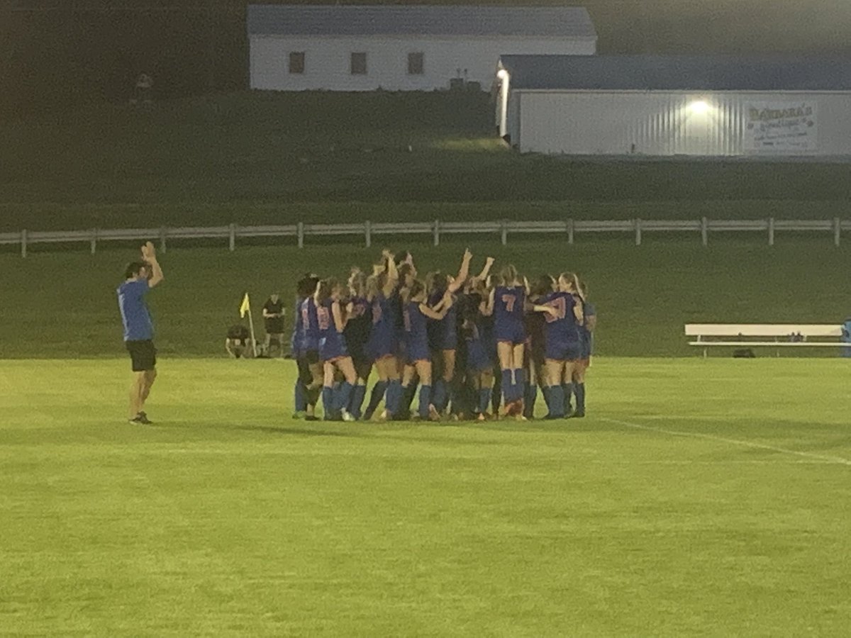 VPHawksAD's tweet photo. YOUR @ValleyParkSD GIRLS SOCCER TEAM ARE DISTRICT CHAMPIONS!!!!! Won on PKs! @tdilg @DrLuhningVPHS https://t.co/Z3LcmzA3Az