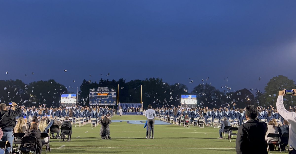 DrJoyceKim's tweet photo. @KnightsofPHS Class of 2022, congratulations! You are everything and more. Thank you for making my life more full just by being in it. ❤️ #weepingmess https://t.co/k2tPEVBDwR