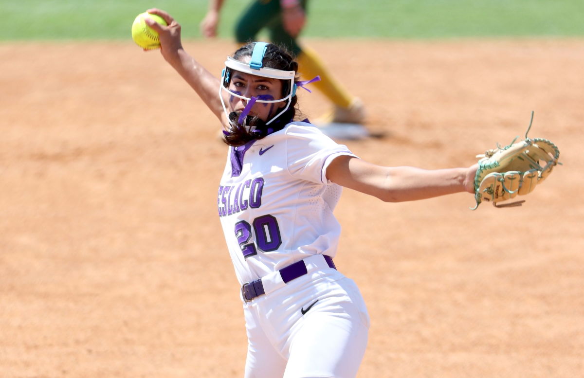 SBLiveTX's tweet photo. Top 30 right-handed pitchers in Texas high school softball: A closer look at the Lone Star State's best players https://t.co/baGOL6YM7U https://t.co/JVKKAw1khd