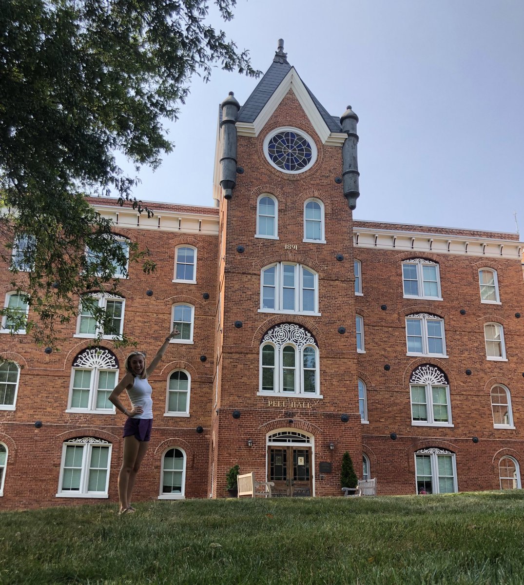 Erinnwith2Ns's tweet photo. That’s a wrap! 💜 Freshman Year ✅ Baby girl, proud is not even close! Every hurdle you took head on and conquered it with grace and strength! You took every opportunity and made it yours!💜 Now, let’s get summer started!#PellDorm #306 #GoVals @logankate18 @5centsNC @ConverseUniv https://t.co/i5DkRJhHJV