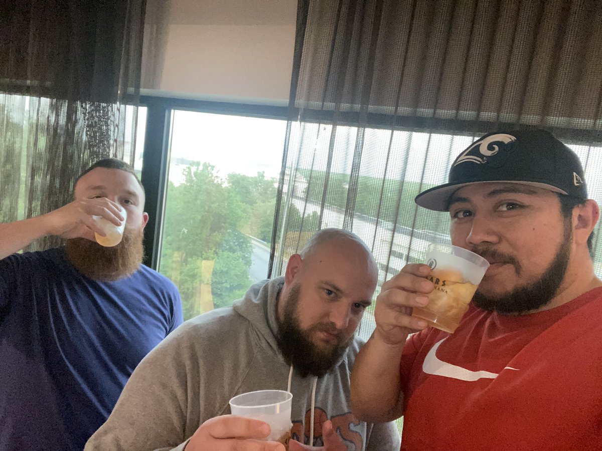 GlnChamp5's tweet photo. How bout and old fashion as we watch the old ball game let’s cash those tickets @CaesarsSI #greenlightnetwork bachelor extravaganza @glnDynamite_D @TDAchilles https://t.co/S7fC5ww7F4