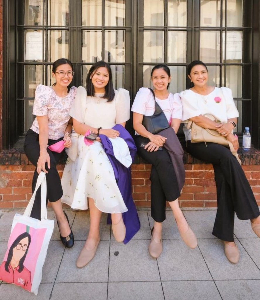 joferlynrobredo's tweet photo. Jill's cheering squad 🥳 https://t.co/MGCS9zWB5a