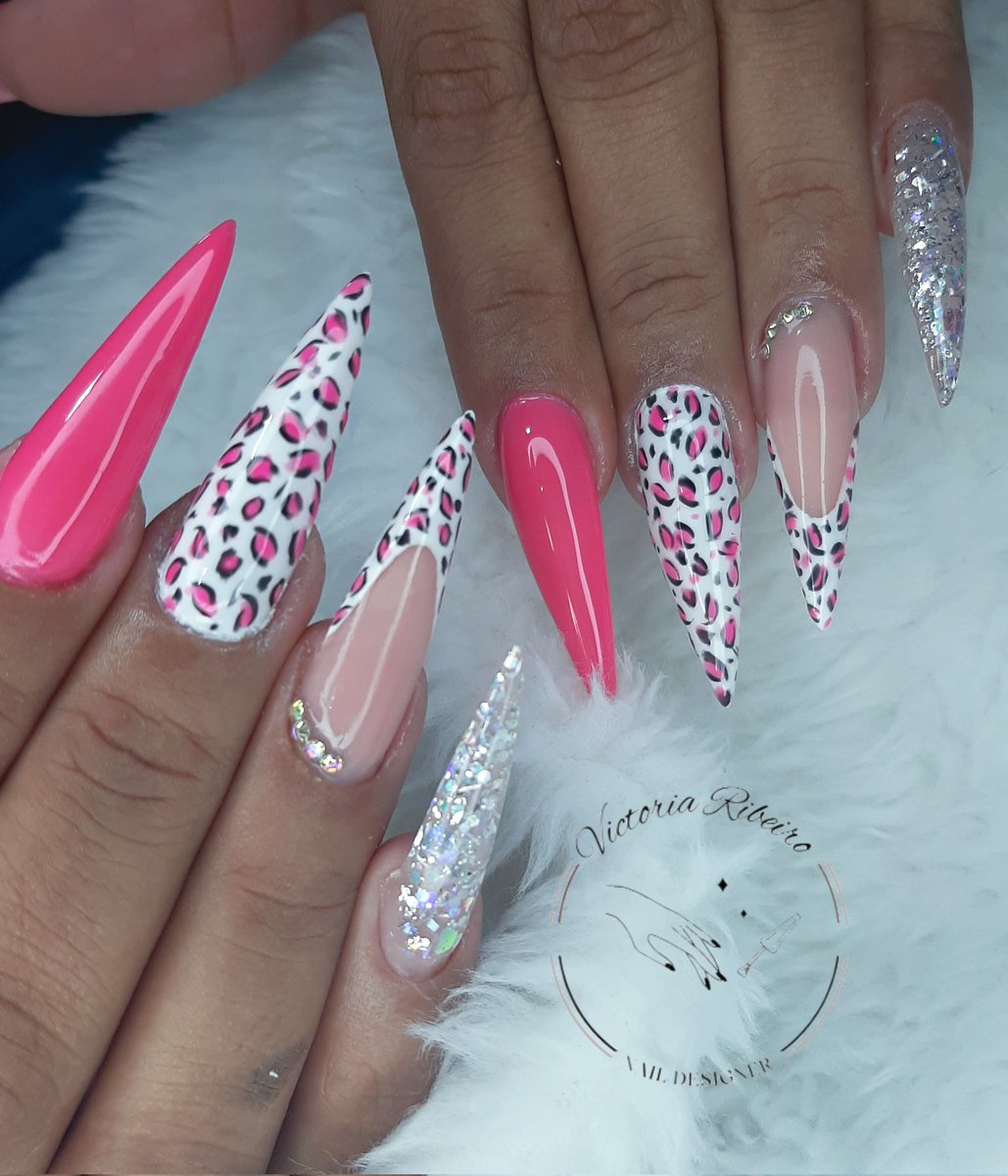 studio_ribeiros's tweet photo. Colocação de fibra no Studio Ribeiros
#unhaslindas #nailsdesign #unhasdegel #oncinha #Pink #amorosa https://t.co/AbQTGW32dC