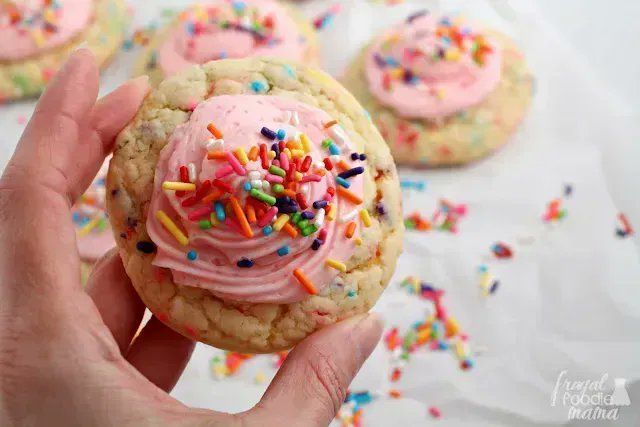 frugalfoodiemom's tweet photo. Soft &amp; thick #cakemixcookies are loaded up with rainbow sprinkles &amp; then topped with a perfect #buttercreamfrosting in these Rainbow Sprinkle-fetti #Cookies . Get the #recipe now at>> https://t.co/3B1DRihKy3 #funfetti #rainbowsprinkles https://t.co/8zYnBqKWNP