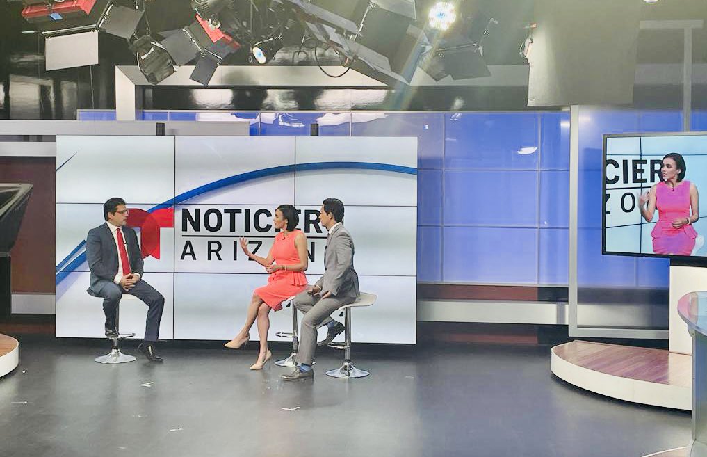 jorgem_yescas's tweet photo. 🏁Iniciamos hoy con el segmento semanal #PregúntaleAlConsulado en el noticiero vespertino en vivo de @TelemundoAZ.

📌Charlamos sobre las diversos servicios y actividades del @ConsulMexPho para nuestra comunidad🇲🇽 en AZ.

¡Gracias a nuestros amigos de #TelemundoAZ por el espacio! https://t.co/Uw9rM9LnV2