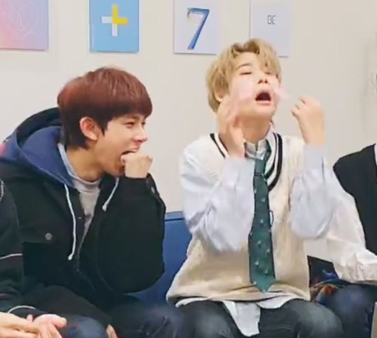 no context heeki (@nocontxtheeki) on Twitter photo 