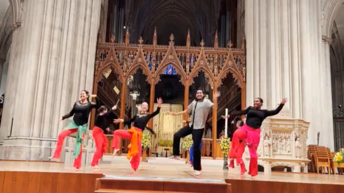 taaldc's tweet photo. If you liked our last dance at #Flowermart, then you might be interested in bhangra, a combination of regional dances from Punjab, the northwest region of India. The main instrument is a dhol, or a double sided barrel drum. https://t.co/DxUfgeljb1