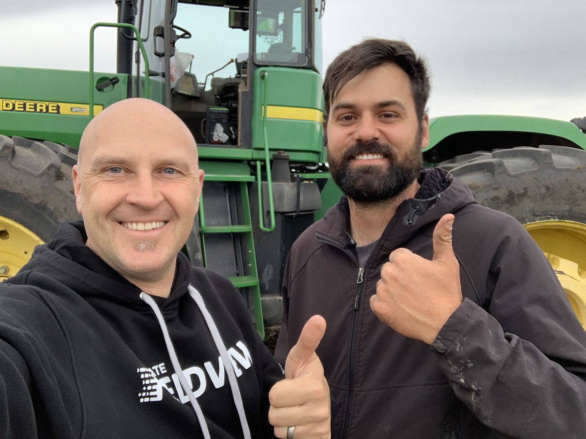 Last fun one of the day. Gave this 24 year old 9200 JD a big technology lift! All set to collect and map seeding data with FieldView! #Plant22 #WestCdnAg 
<a href="/FieldViewCanada/">FieldView Canada</a>