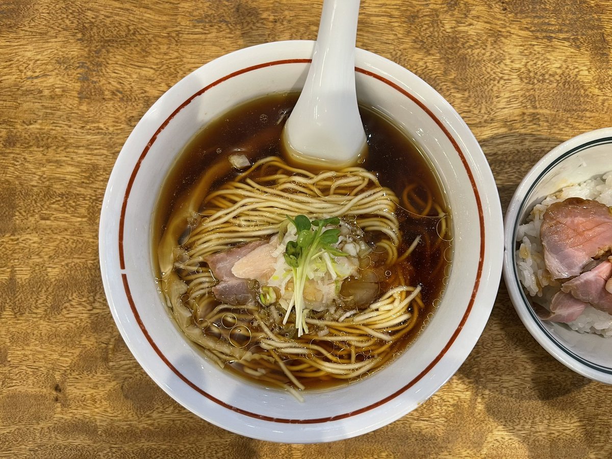 #京都大好きおじさん です。
中野の新店舗にいったら、やっぱり本店に行かねばということで西荻窪の<a href="/menson_rage/">麺尊 RAGE</a> に行ってきました。ヌジャベスとニトロを聴きながら啜るラーメンは新感覚でした。