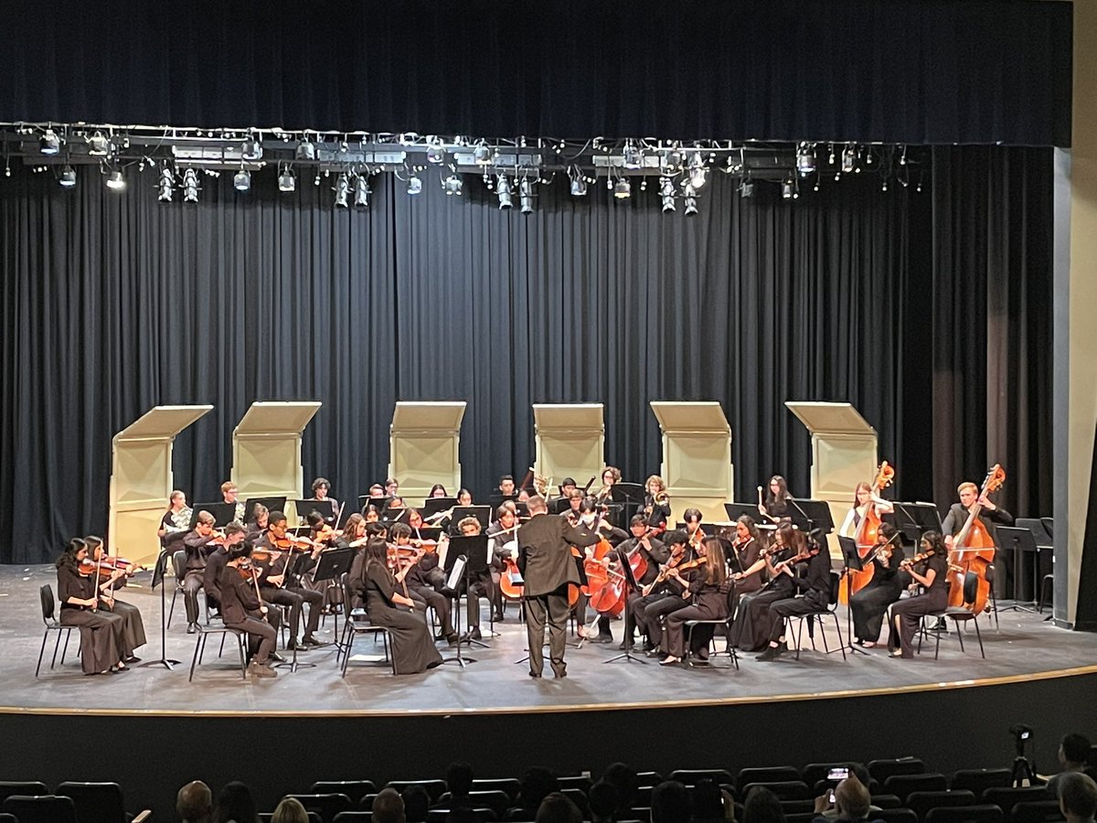 TWaeckerleMHS's tweet photo. How cool is this!!! Marquette Orchestra and Marquette band on the same stage. I loved this performance tonight, great job everyone! 🎼 @MHSOrchParents @MHSBandsRSD @MarquetteStangs https://t.co/17xsdOgLc6