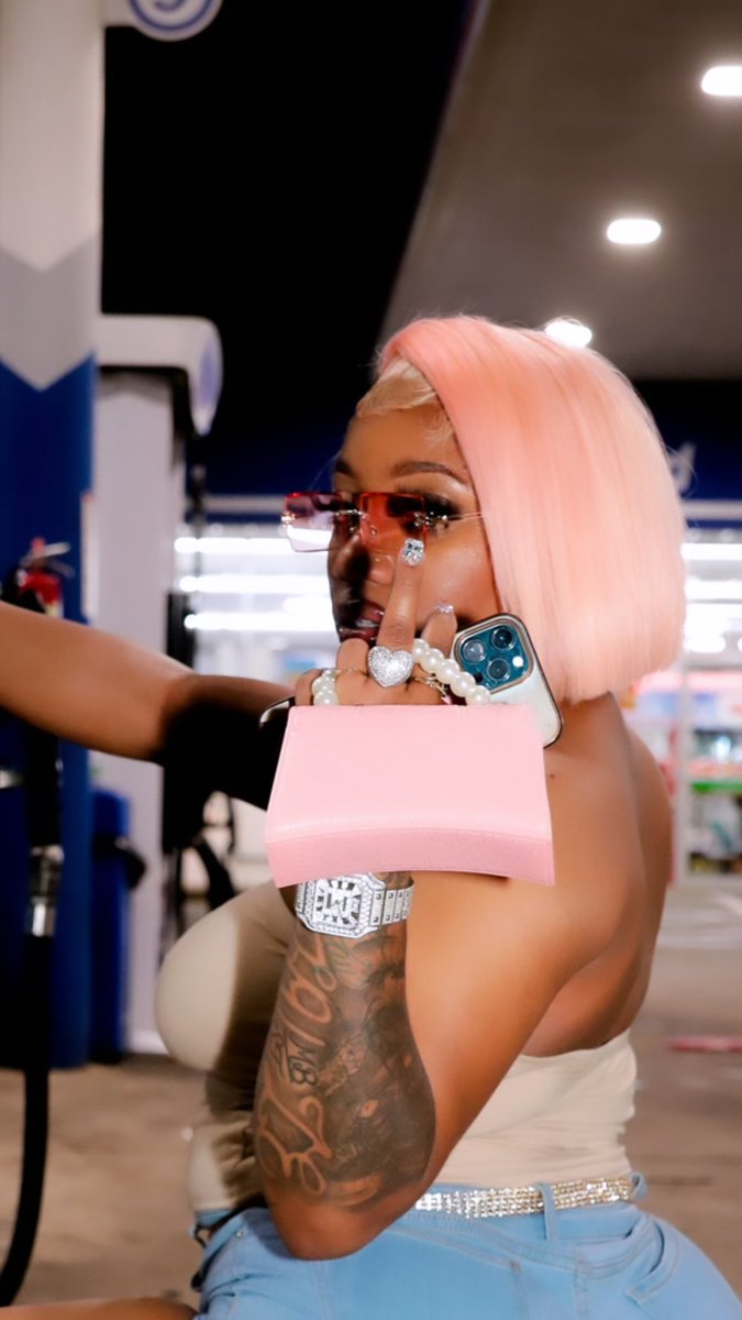PrettyFaceSyd_'s tweet photo. Ain Going NOWHERE So I Suggest You B^*%he$ Get FAMILIAR” 🫠🤑
#explore #nude #pink #baddie #pretty #10k #discover #marathon #FreeFOO https://t.co/XbqFIS7cqt
