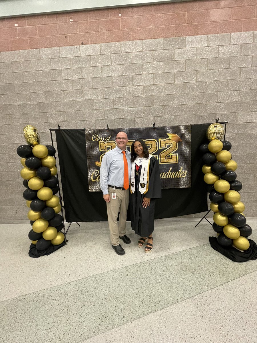 TaylorCaili's tweet photo. Senior award (K)night!! T-7 days until graduation!😊 @knightdalecgc @rugbynick1 @KnightdaleHS @2sweetAngel 🖤 https://t.co/4DCvh9XIll