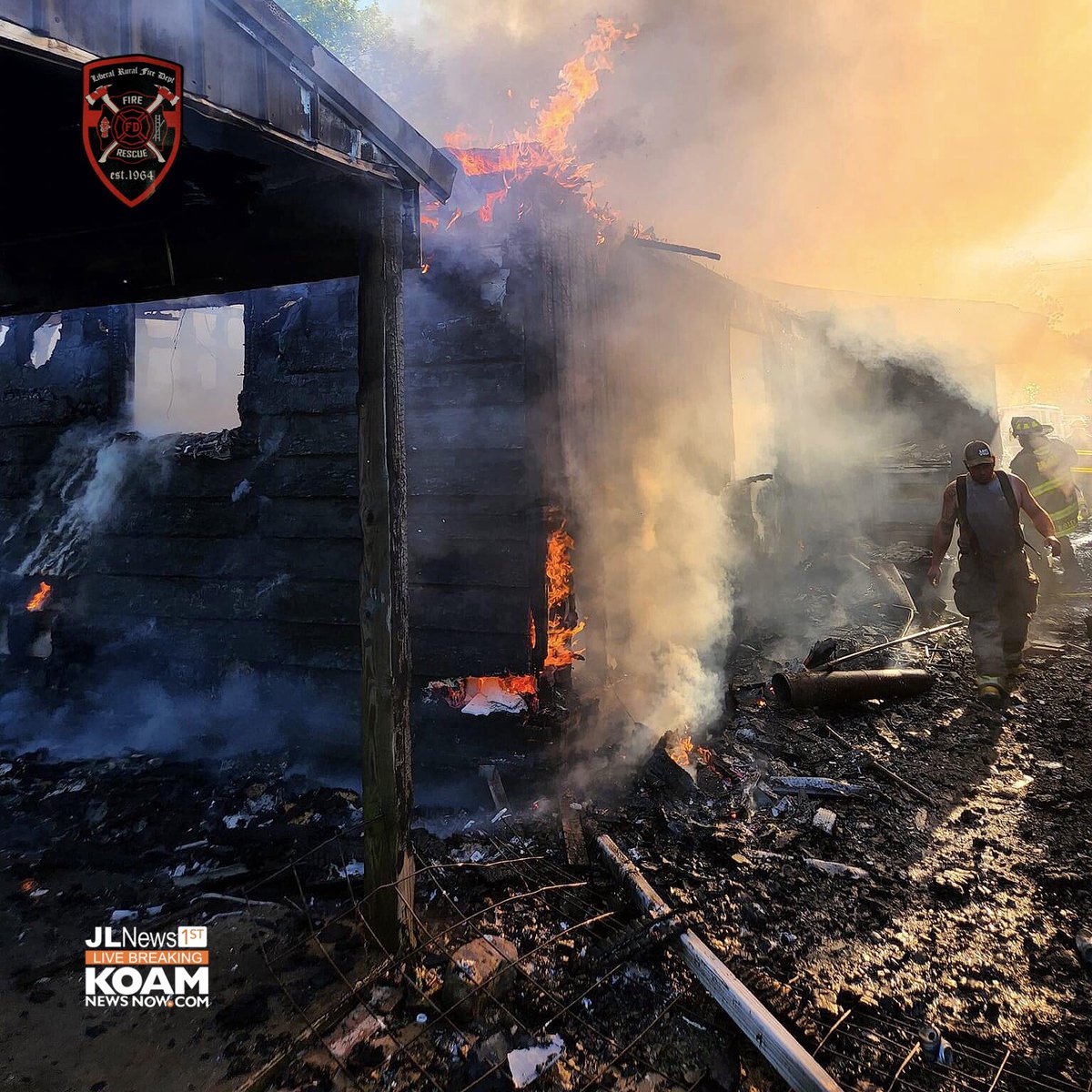 JoplinNewsFirst's tweet photo. Arcadia State Line Store & residence burn, fire under investigation >> https://t.co/HyM3cE4JAY — Liberal Fire Protection Dist assisted by Arcadia Fire & Arma/CCFD No.2 @koamfox14 #joplinnewsfirst #shanbecker #mutualaidfire #statelinefire #arcadiaksfire #liberalmofire #armaksfire https://t.co/LadTPju8iv