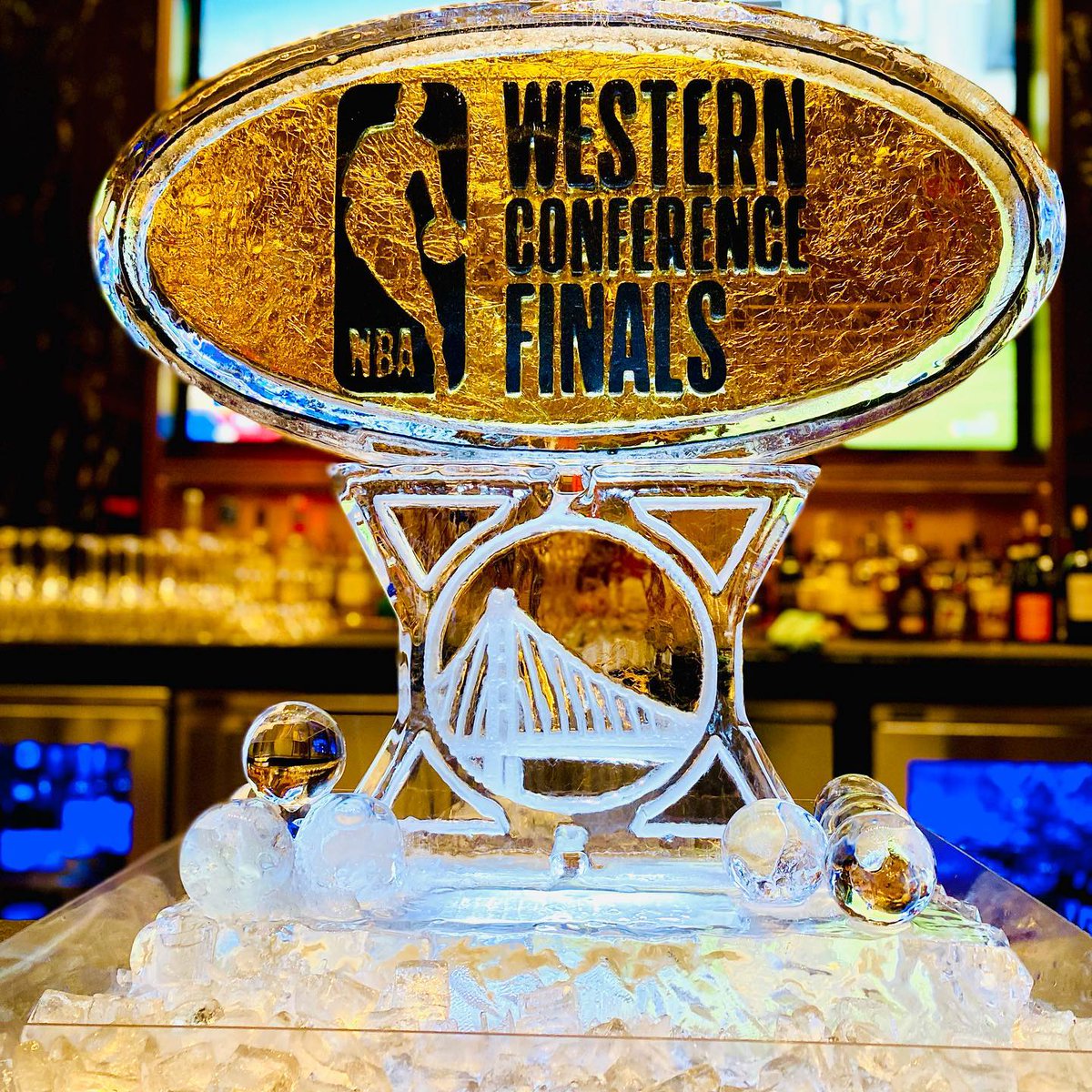 EyeOfTheTigerMJ's tweet photo. Our centerpiece inside #ChaseLounge is totally EDIBLE. 😋 #FeelsGreatBaby 🥰

#WCF #GSWARRIORS #DUBNATION #STRENGTHINNUMBERS #GODUBS @warriors @NBAonTNT https://t.co/dflzxuUTPV