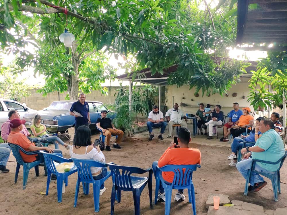 LeonPadilla's tweet photo. Hoy #18May estuvimos parte del Equipo Regional de Activistas acompañando la reunión del EMA de Santa Cruz, avanzando sobre el proceso de revisión, actualización y legitimación de Voluntad Popular Monagas. #VoluntadPopular 
#JuntosVamosXmas. https://t.co/gOGL9lOWfC