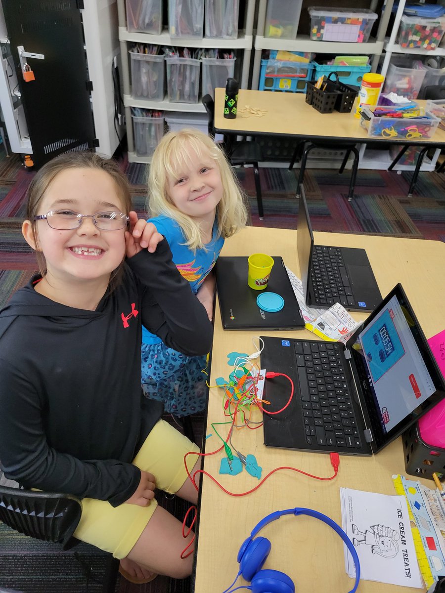 MissGoodwin2G's tweet photo. 1st graders started a fun @makeymakey unit to round out the sound and light unit.  We are creating our own sounds using simple circuits.  #washpride #makeymakey https://t.co/U9adLiBic0