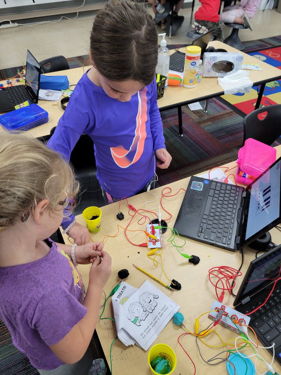 MissGoodwin2G's tweet photo. 1st graders started a fun @makeymakey unit to round out the sound and light unit.  We are creating our own sounds using simple circuits.  #washpride #makeymakey https://t.co/U9adLiBic0