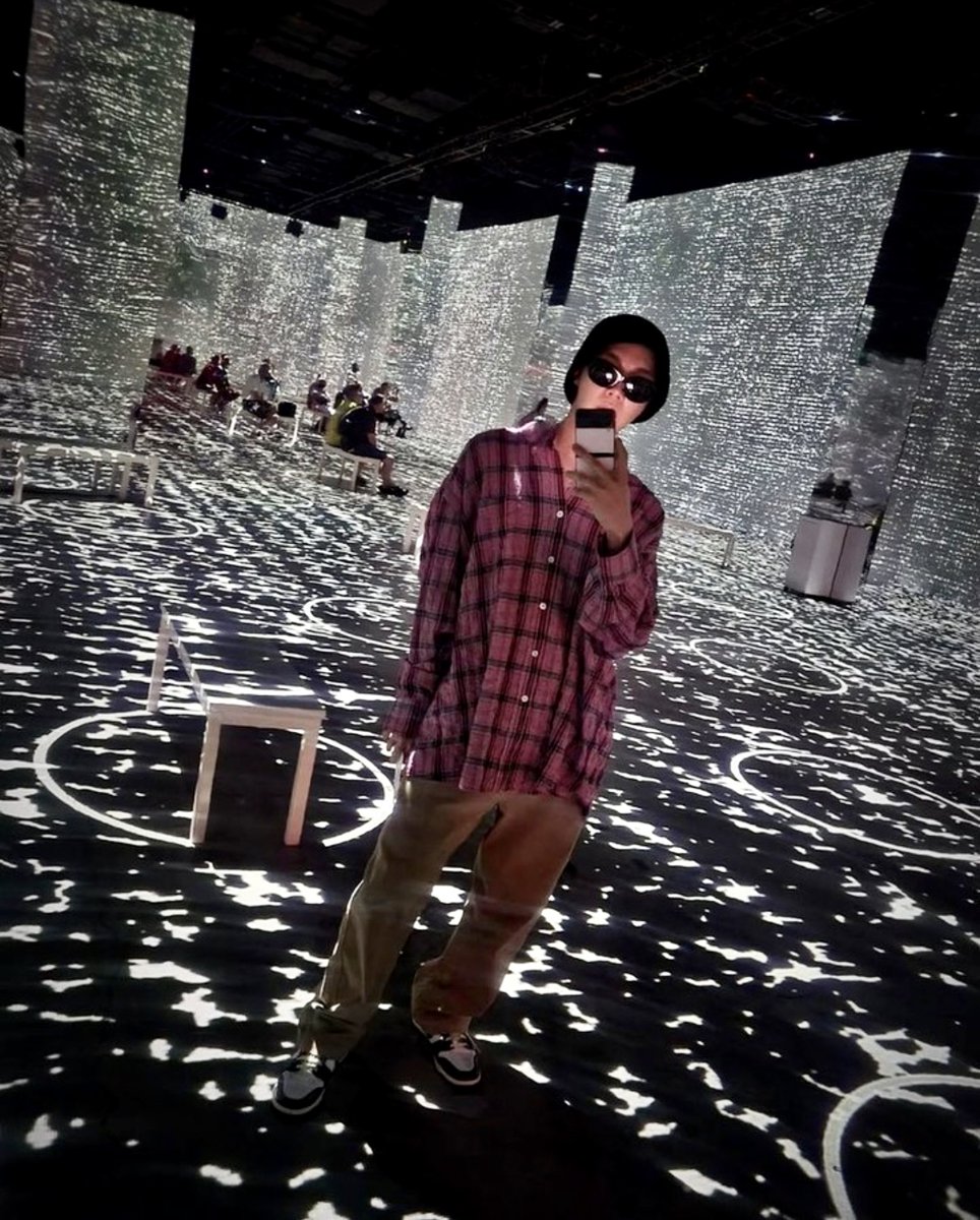 “I’m your hope, you’re my hope, I’m J-HOPE!”

We cannot stop obsessing over J-HOPE from <a href="/BTS_twt/">방탄소년단</a> visiting <a href="/vangoghvegas/">vangoghvegas</a> last month! 🤩 Take a look at his stylish entrance 💫

We hope you get your tickets at bit.ly/IVG-PIT 😉