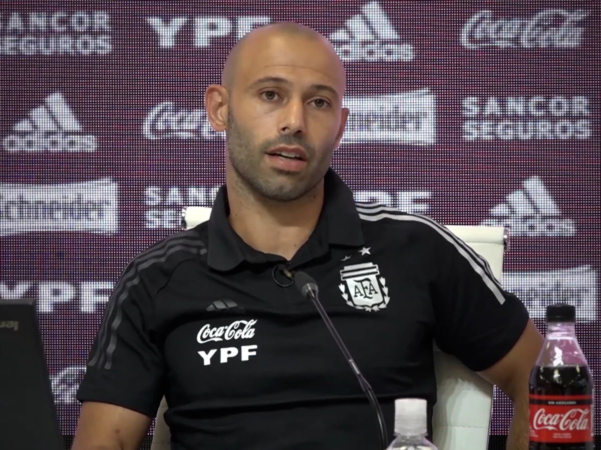 Javier Mascherano implementó un "manual de conducta" en la Sub-20 🇦🇷. Lo informa Diario As.

⚽️Realizar tareas educativas
⚽️Aprender inglés
⚽️Leer libros en tiempo libre
⚽️Limpiar sus botines
⚽️Dejar en condiciones el vestuario
⚽️Acudir a talleres para saber tratar con los medios