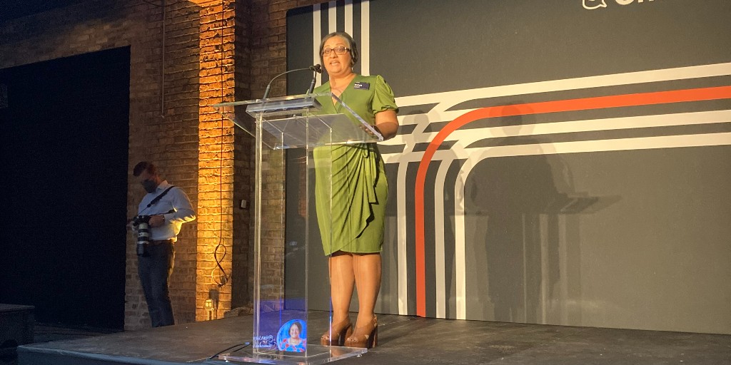 OneGoalGraduate's tweet photo. "I started my career as a New York City public school teacher nearly 20 yrs ago. If my school had had the same support that our OneGoal teachers have, we could have done much more to prepare our students for their lives ahead." — Priya Linson, OneGoal-Chicago ED #GradNight2022 https://t.co/Z35oMxvE4w