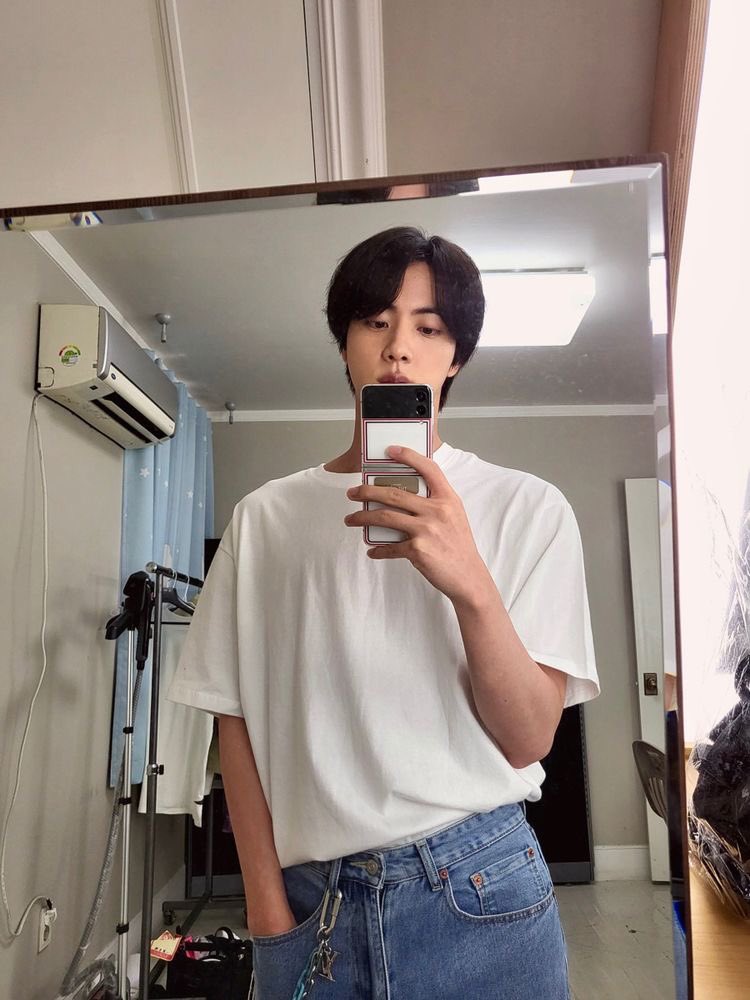 yoongiteamoi's tweet photo. TE AMO LUNITA💌 #jin_proof #Jin_SuperTuna #JIN_Yours #jin_moon #Jin_ARMY https://t.co/PMWWqy7DAZ