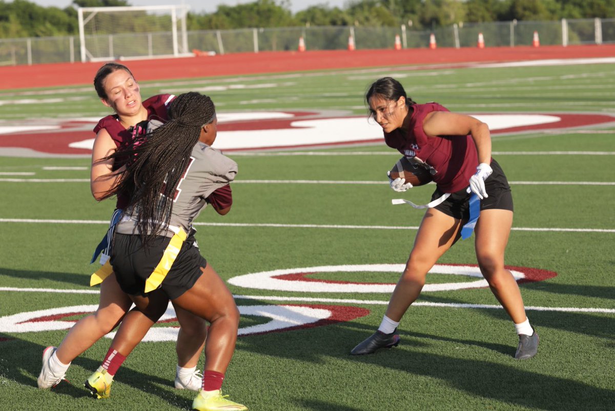 ShermanISD's tweet photo. Junior and senior girls played with plenty of toughness and grit tonight in the Powderpuff Football game. The seniors edged out the juniors, 8-0. https://t.co/a6fUsFHVvn