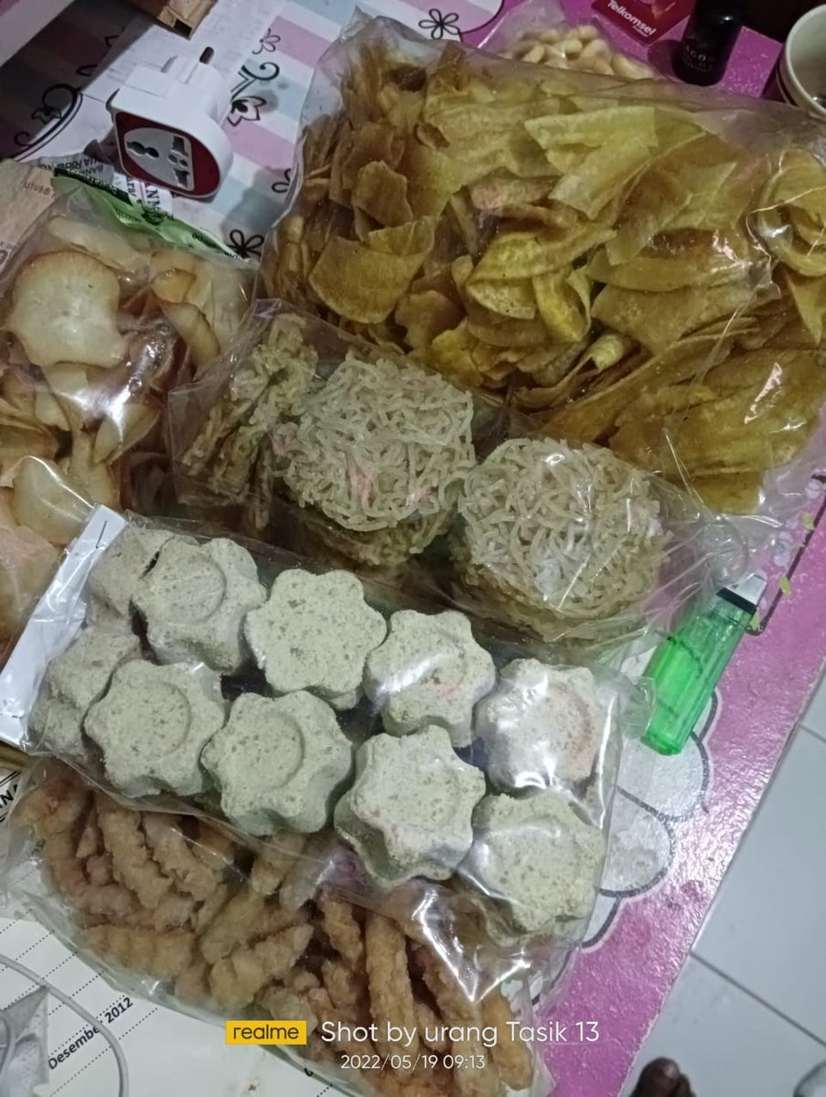 "kang,saya gak bisa bayar cicilan bulan ini..ini ada sedikit cemilan buat akang...

Saya Mau gmn lagi c9ba,klo udah gak ada,masa mau di paksa jg hrus bayar
Kadang basa itu penting,kan enak ke saya nya jg klo nging dulu gk bisa bayar,yg penting..kita sama2 enak lah 😂😂😂